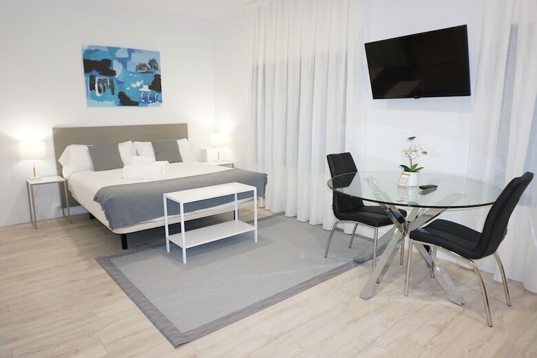 Aparthotel Ines Luna Suites