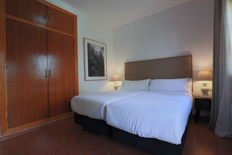 Hotel Tugasa El Almendral