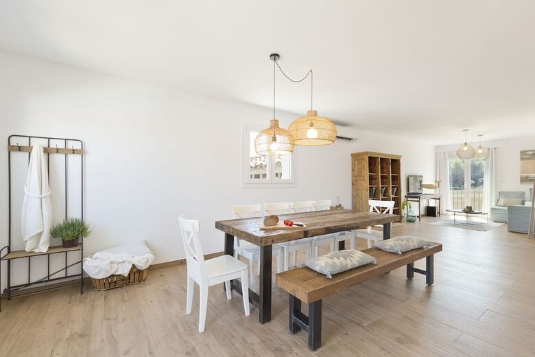 Hotel Masia Can Rovira