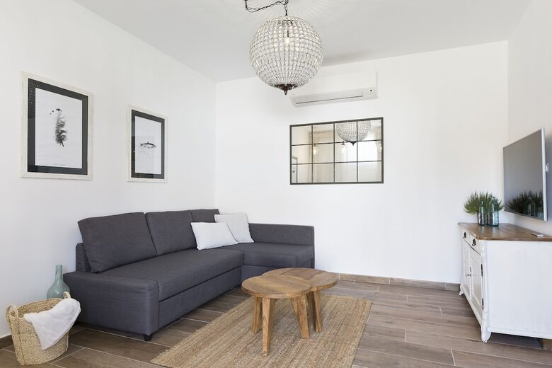 Hotel Masia Can Rovira