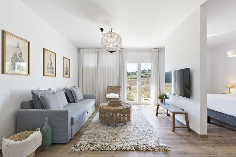 Hotel Masia Can Rovira