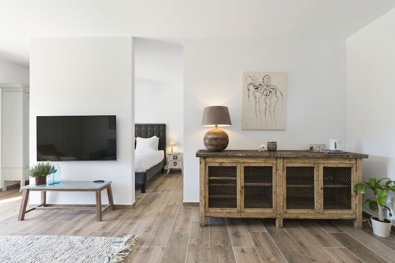 Hotel Masia Can Rovira