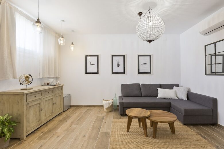 Hotel Masia Can Rovira