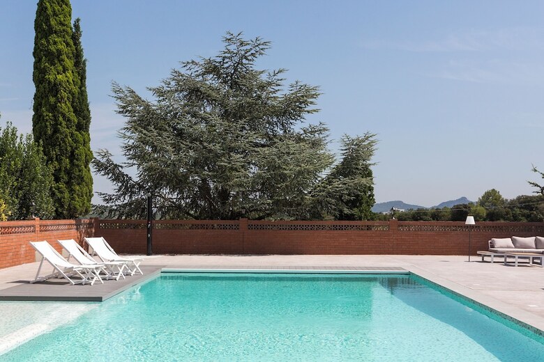 Hotel Masia Can Rovira