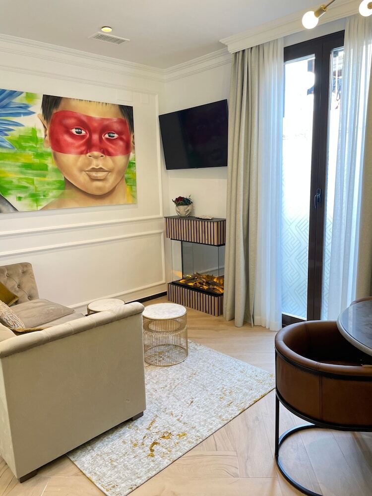 Hotel Bubaqia House