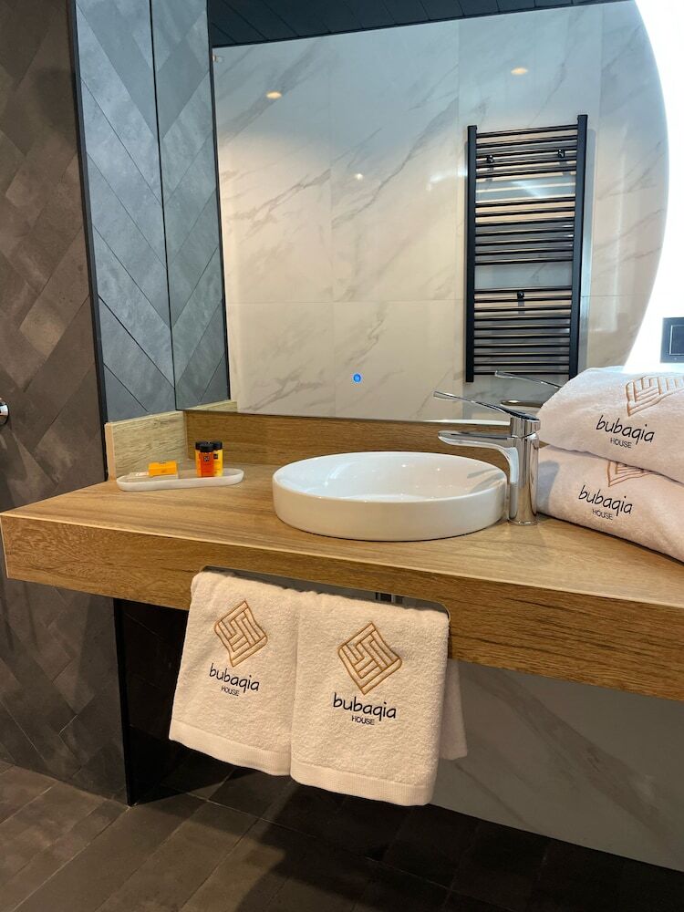Hotel Bubaqia House