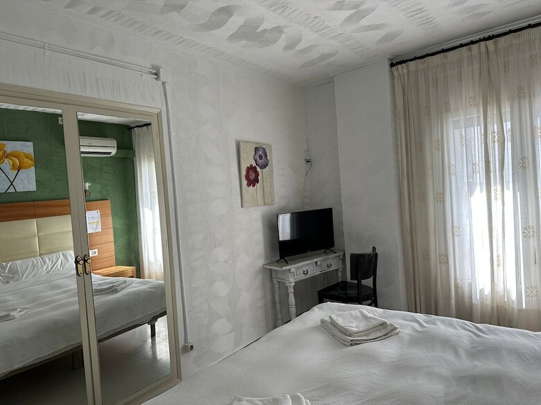 Hotel Nou Roser