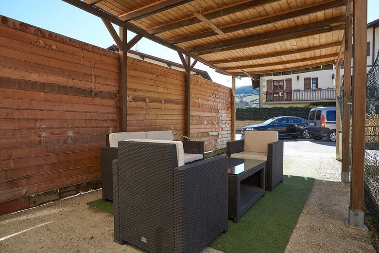 Hostal Alojamientos Ac� Y All� - Hostel