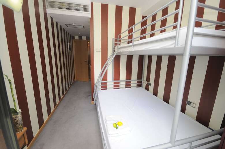 Hostal Revolutum Hostel