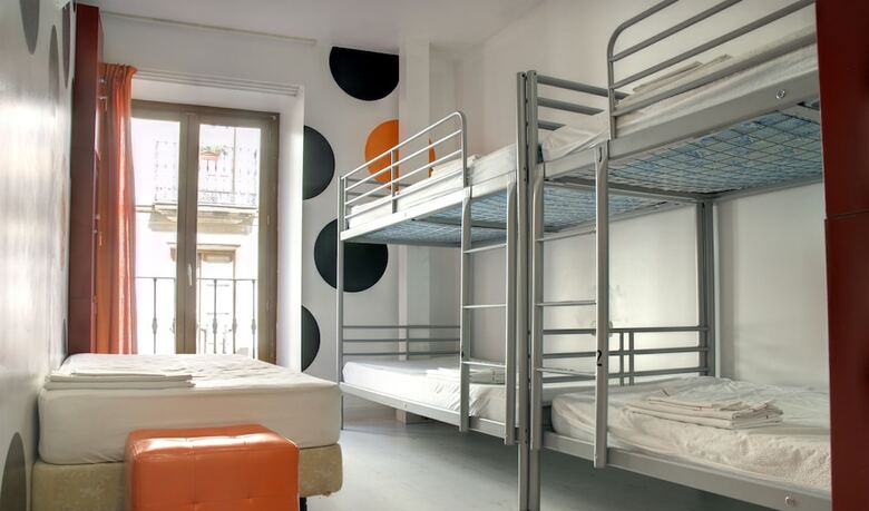 Hostal Revolutum Hostel