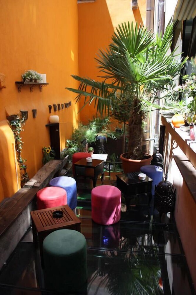 Hostal Revolutum Hostel