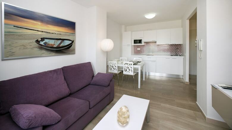 Aparthotel Apartamentos Leo Canela