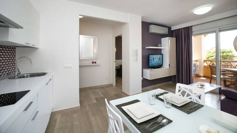 Aparthotel Apartamentos Leo Canela