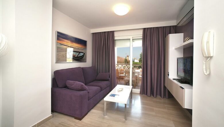 Aparthotel Apartamentos Leo Canela