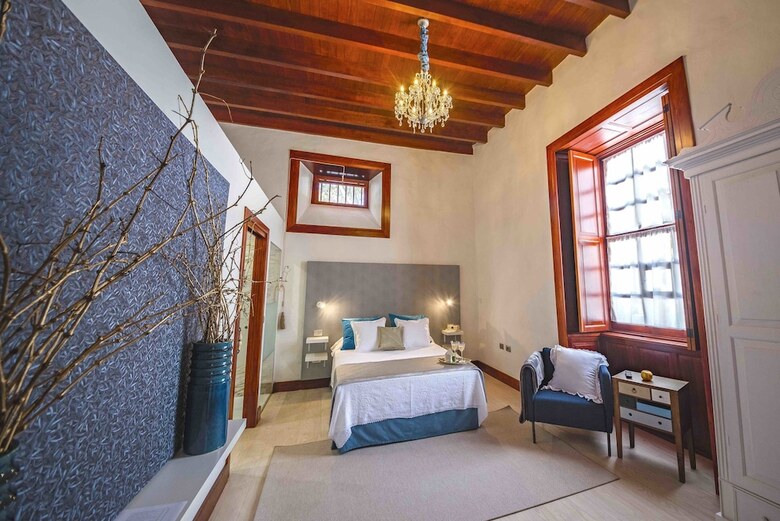 Delm�s Hotel Emblem�tico