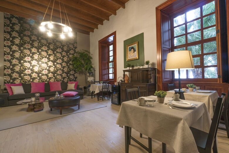 Delm�s Hotel Emblem�tico
