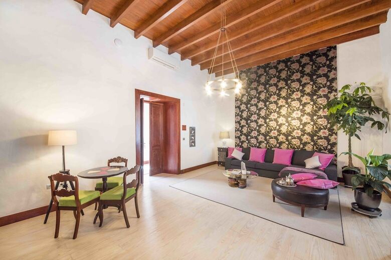 Delm�s Hotel Emblem�tico