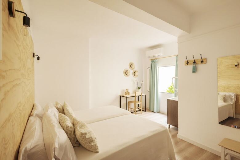 Hostal Forenna Hostel - Adults Only