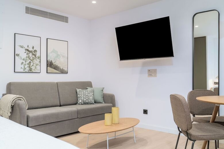 Aparthotel Limehome Santiago De Compostela