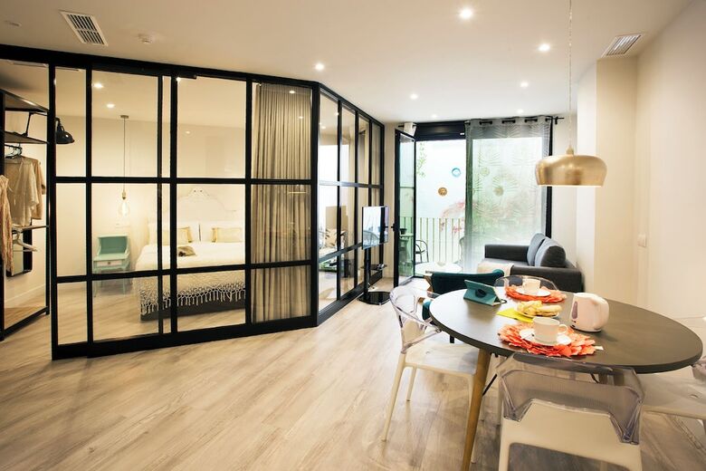 Aparthotel Graffiti Suites M�laga
