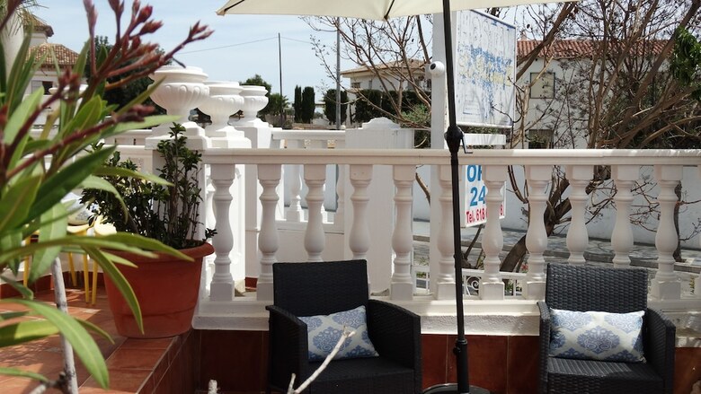 Hotel Hostal La Paloma II