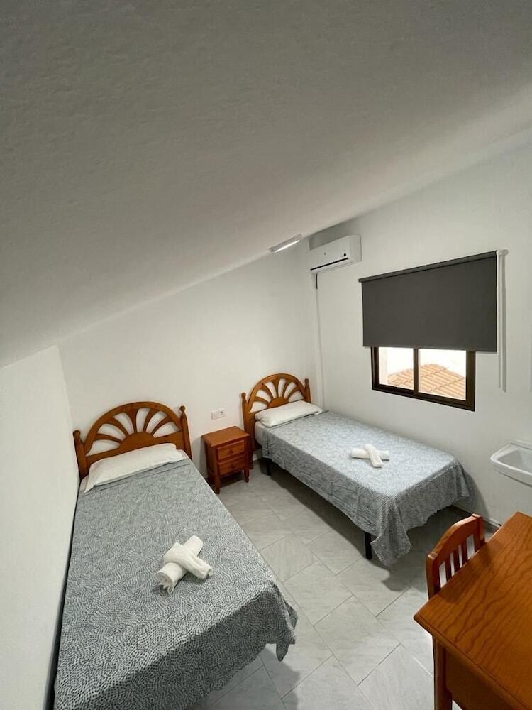 Hotel Hostal La Campi�a