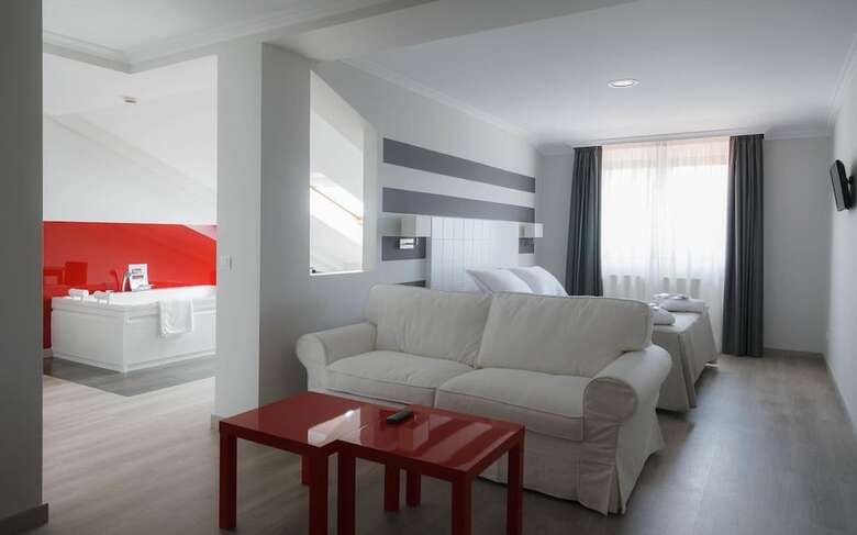 Hotel Lombi�a