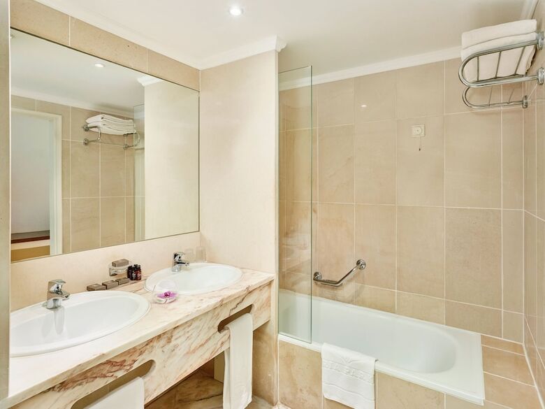 Ria Park Garden Hotel