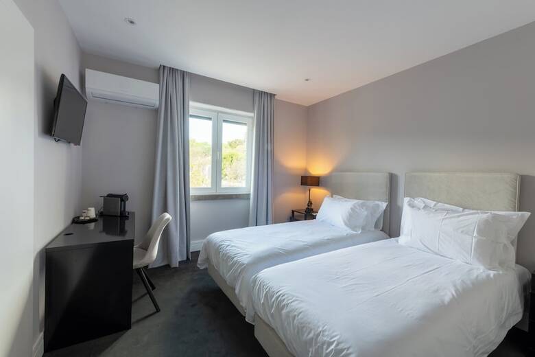 Avenue Hill Hotel