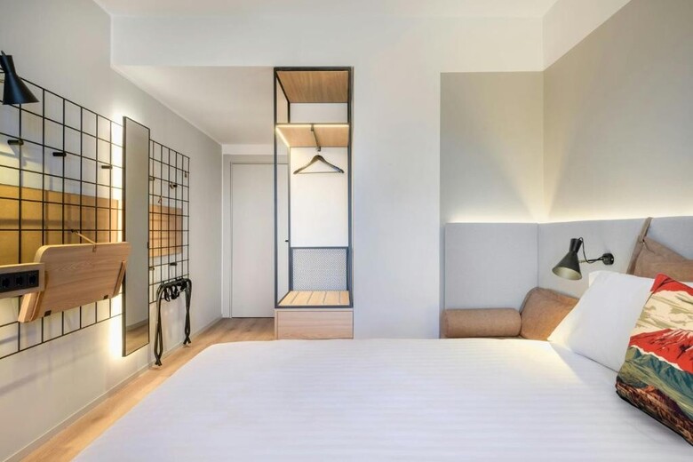 Hotel Moxy Pompeii