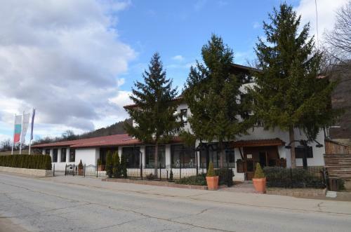 Hotel Complex Praveshki Hanove
