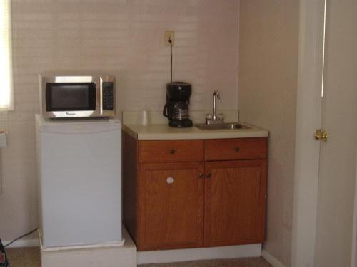 Fels Three Crown Motel
