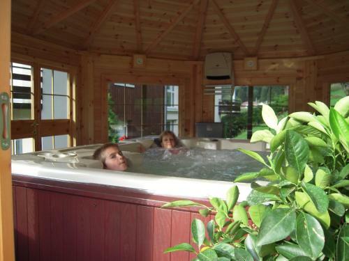 Hotel H�tel Les Chatelmin�s