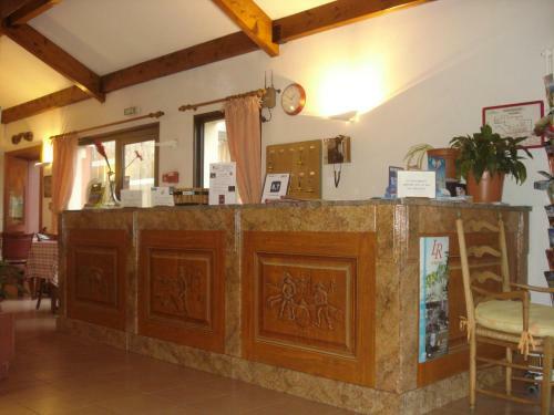 Hotel H�tel Les Chatelmin�s