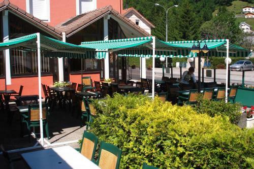 Hotel H�tel Les Chatelmin�s