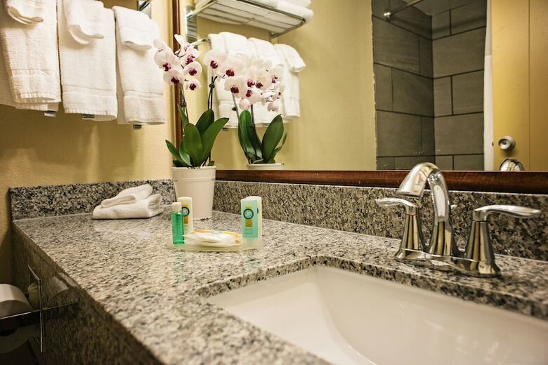Clarion Hotel New Kensington