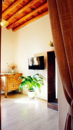 Hostal Shaxi Miss May Hotel