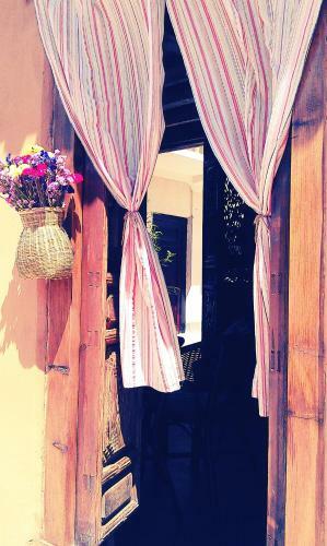 Hostal Shaxi Miss May Hotel