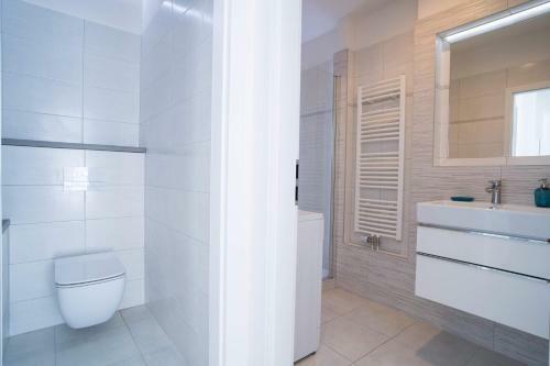 Apartments Kope?n� With Parking