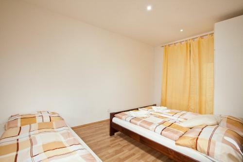 Apartments Kope?n� With Parking