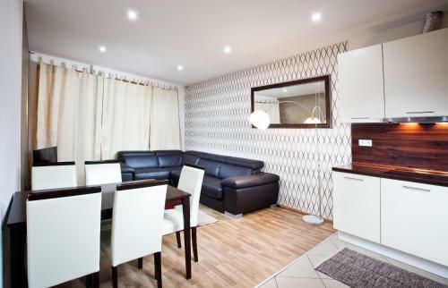 Apartments Kope?n� With Parking