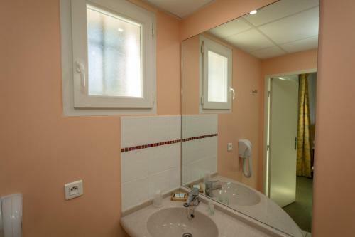 Hotel H�tel Le Saint-geni�s
