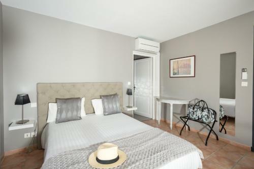 Hotel H�tel Le Saint-geni�s