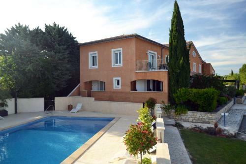 Hotel H�tel Le Saint-geni�s