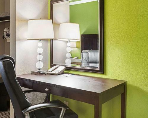Hotel Quality Suites Sulphur