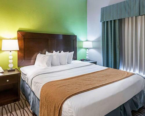 Hotel Quality Suites Sulphur