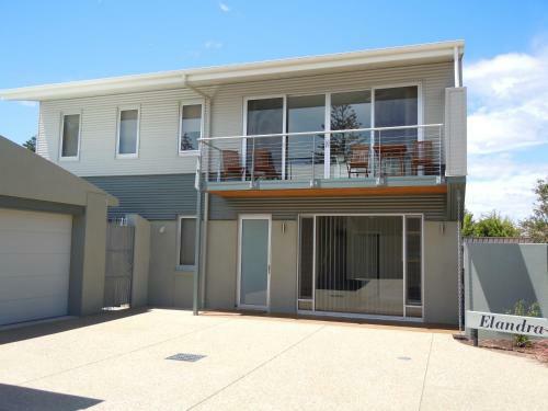 Hostal Elandra Holiday Home