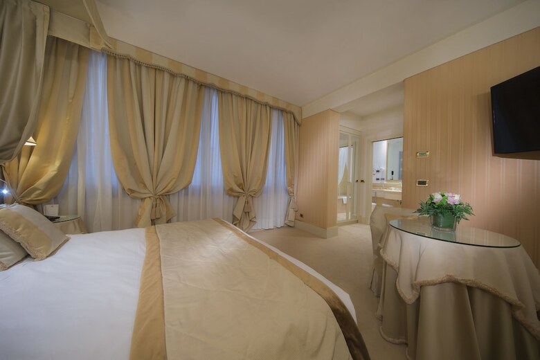 Hotel A La Commedia