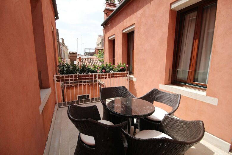 Hotel A La Commedia