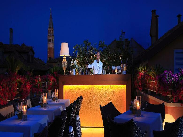 Hotel A La Commedia